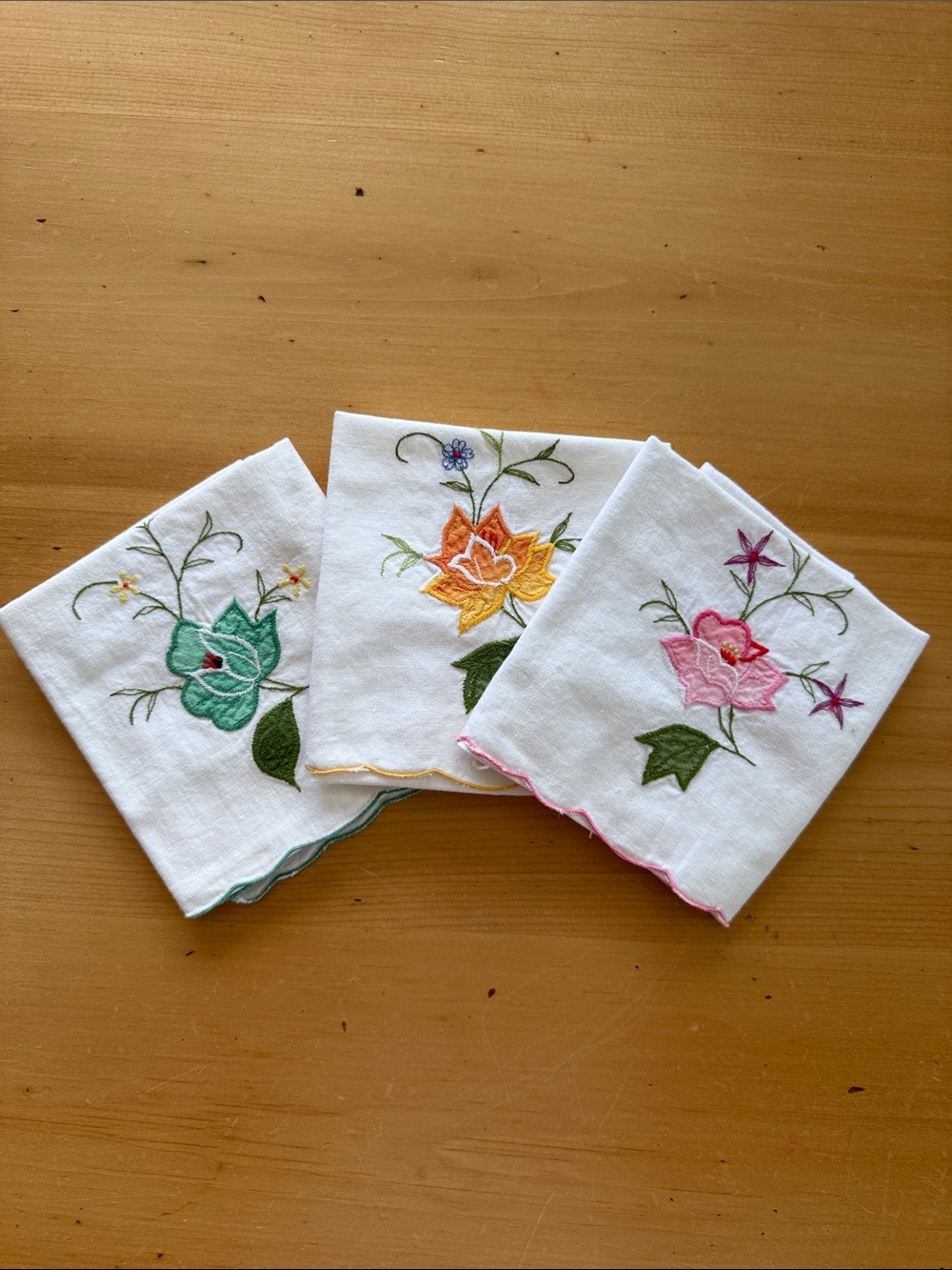 3 VINTAGE Handmade Floral Embroidered Appliqué Cotton Table Napkins Towels